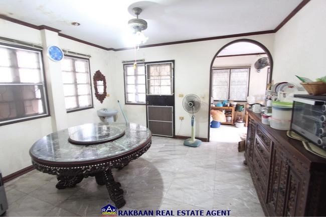 ขายบ้านลดาวัลย์ ปิ่นเกล้า 267 ตร.ว. หลังมุม 5 นอน 4 น้ำ 1 ห้องเมท จอดรถ 6 คัน 3