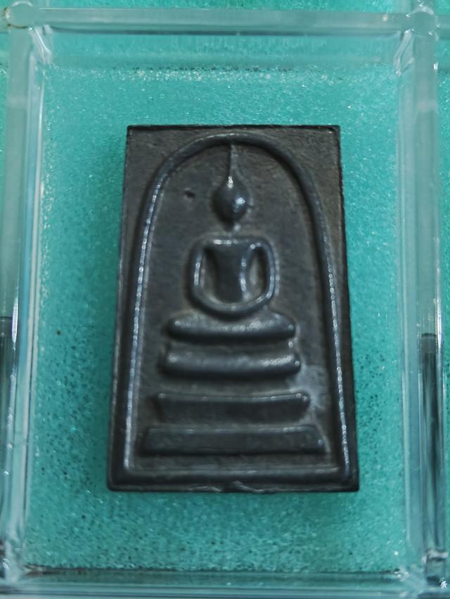 พระสมเด็จวัดระฆังโฆสิตาราม รุ่นอนุสรณ์ 108 ปี พ.ศ. 2532 (หรือรุ่น 108 ปี ปี 2523) พิมพ์ลักษณะนี้เป็น เนื้อตะกั่วถ้ำชา