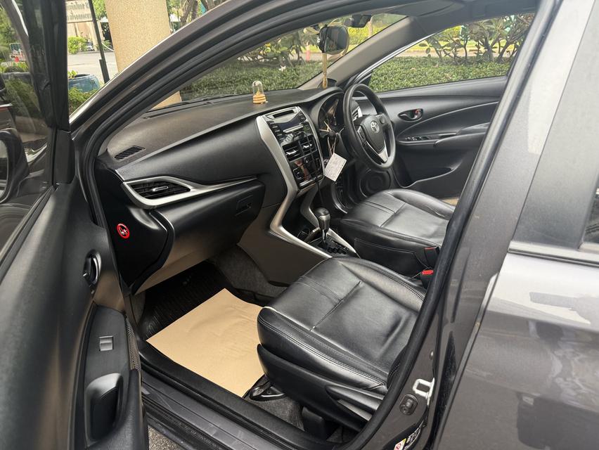 Toyota yaris ativ 1.2E 11