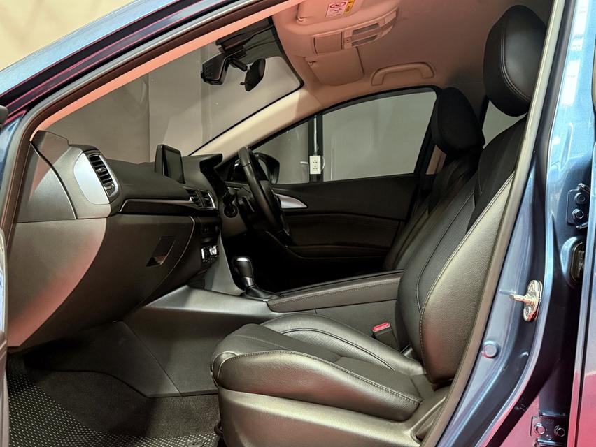 2019 MAZDA 3 2.0S SPORT รถมือเดียว แต่งเต็ม 47,000 กม สภาพป้ายแดง รถไม่เคยมีอุบัติเหตุครับ 13