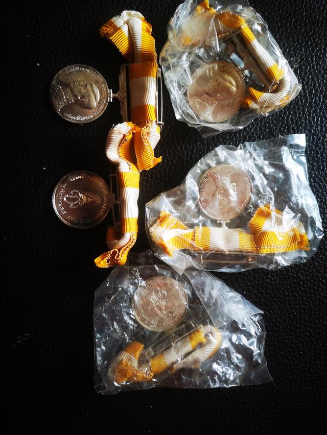 เหรียญ​ที่ระลึก​ ​ร..10​ รวม5เหรียญ​เนื้ิเงิน2515