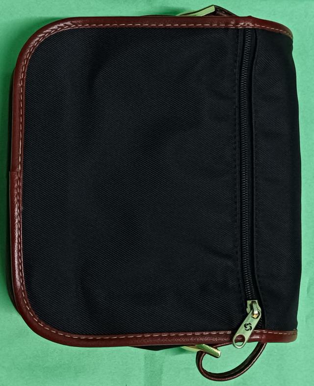 กระเป๋าสะพายยี่ห้อ Samsonite