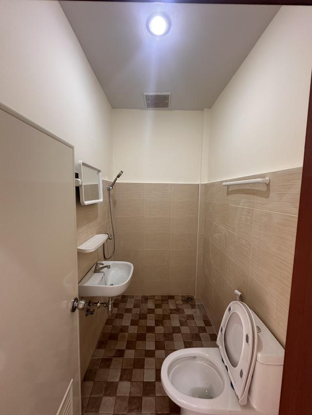 ขายทาวน์เฮ้าส์ 2 ชั้น รีโนเวทใหม่ทั้งหลัง สไตล์มินิมอล ทำเลดี 3