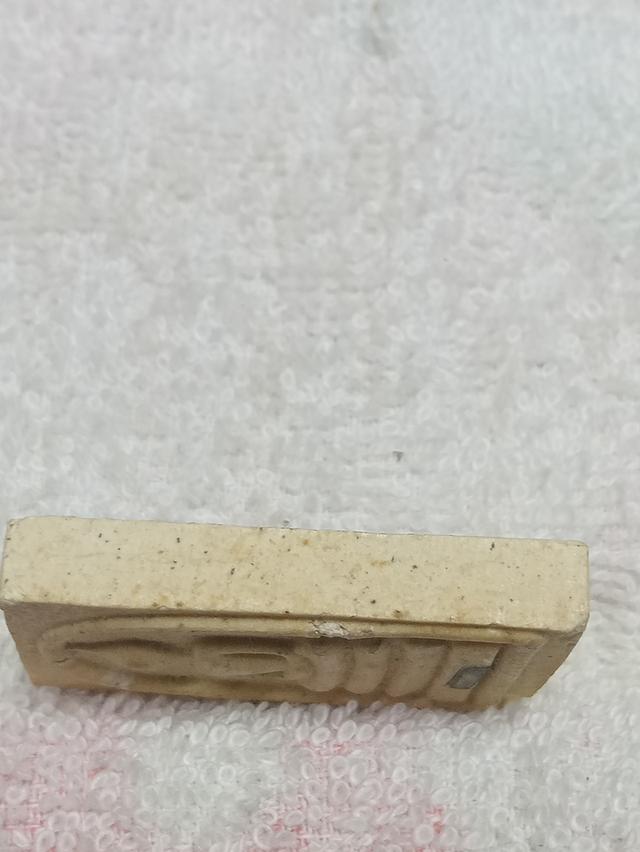 พระสมเด็จ หลวงพ่อรักษ์ วัดสุทธาวาสวิปัสสนา จ.อยุธยา รุ่นเบิกฟ้า เนื้อผงพุทธคุณฝังตะกรุดมหานิยม ๑ ดอก ปี ๒๕๕๒ 5