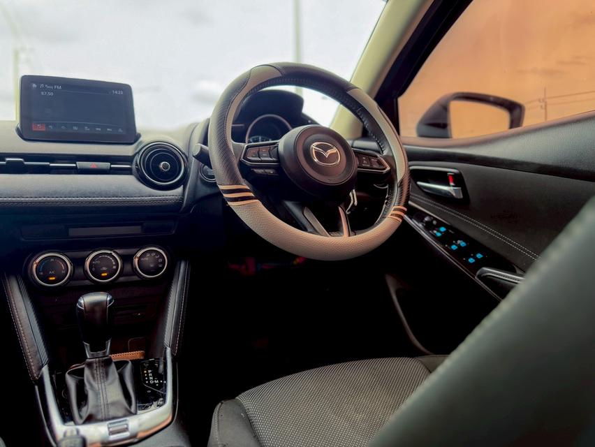 Mazda2 1.3 High Connect ปี 2018 สีฟ้า มือเดียวป้ายแดง 15