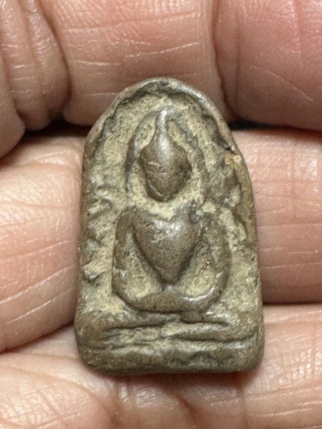 พระกำแพงซุ้มกอพิมพ์กลาง