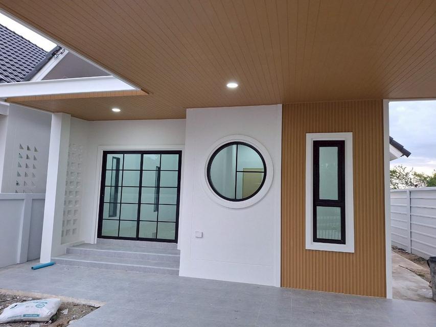 บ้านเดี่ยว ทำเลดี ห่าง รพ.พานทองเพียง 3 กิโลเมตร 2 นอน 2 น้ำ  2 จอดรถ  4