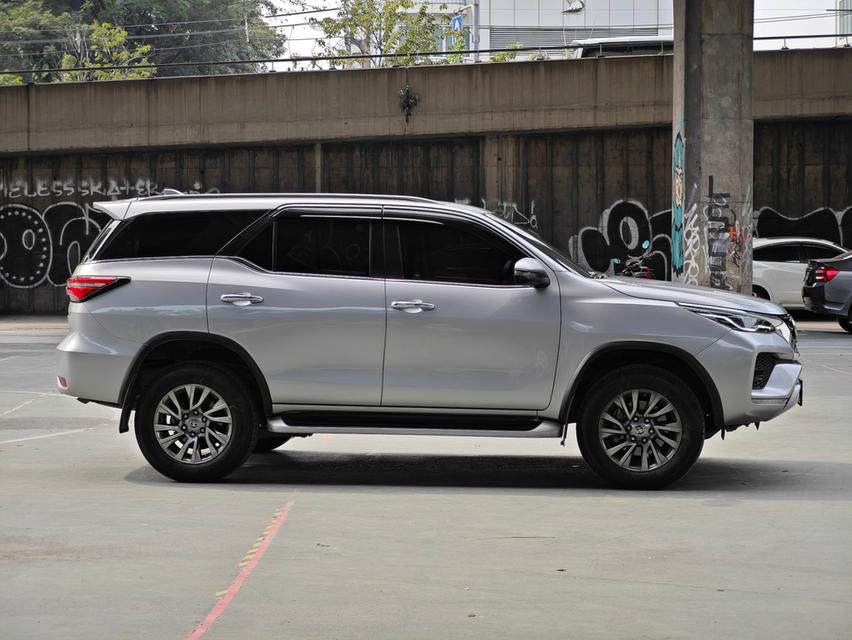 ขายรถ Toyota Fortuner 2.4V 4WD ปี 2021 สีเทา เกียร์ออโต้ 8