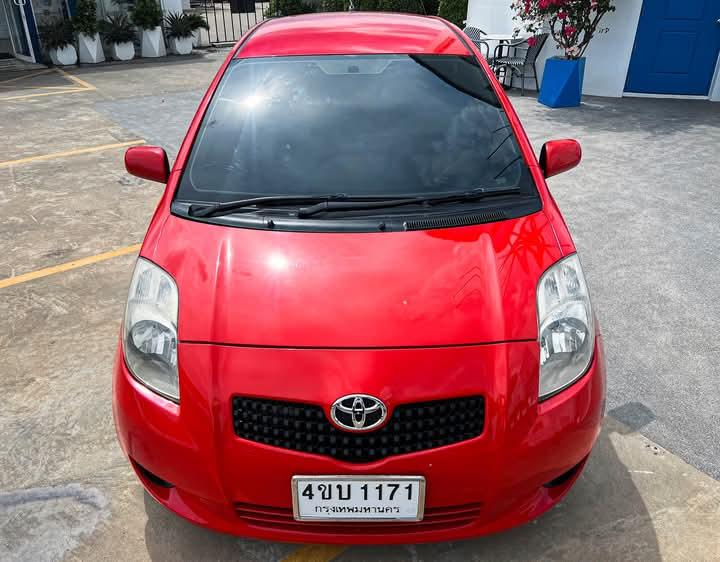 Toyota Yaris สีแดง 4