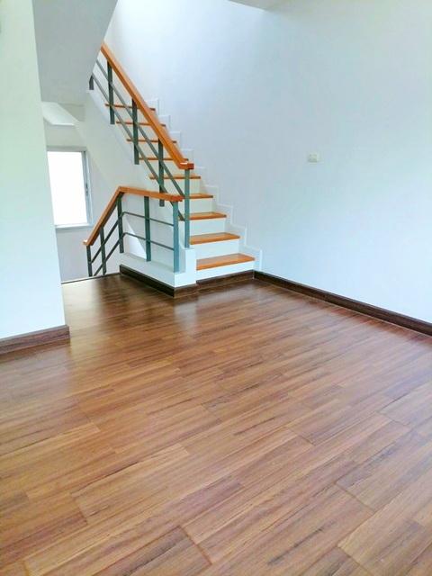 บ้านใหม่ กว้างใหญ่ รร.โชคชัยหทัยราษฏร์ 700 ม.ให้เช่าทาวน์โฮม 3 ชั้น 2 คูหา 6 นอน 6 น้ำ