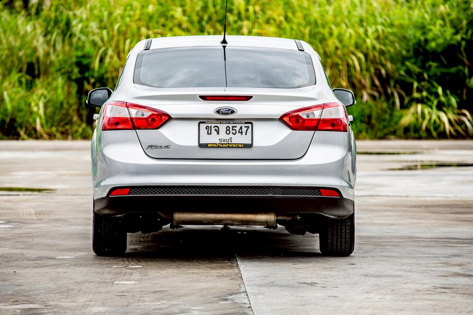 Ford focus 1.6 Sedan ปี 2012 สีเทา  7