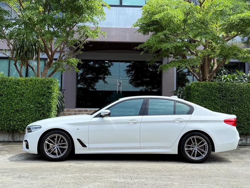 2020 BMW 520D MSPORT G30 รถมือเดียวออกป้ายแดง รถวิ่งน้อย เข้าศูนย์ทุกระยะ ไม่เคยมีอุบัติเหตุครับ