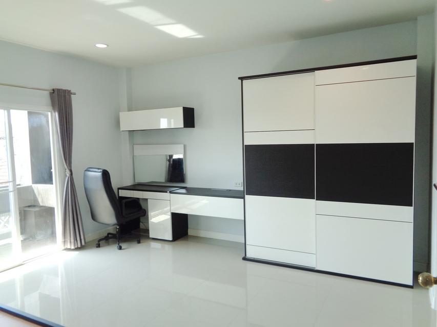 🚩 บ้านรีโนเวท ทาวน์โฮม 3 ชั้น หลังใหญ่ โครงการ เดอะ รีโน่ นวมินทร์ ติดห้างโลตัสนวมินทร์ 17