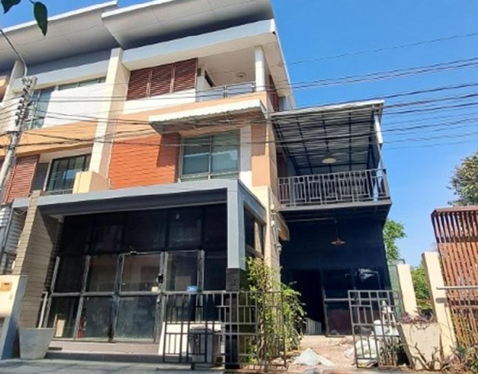 For Rent ให้เช่าทาวน์โฮม 3 ชั้น หลังมุม ริมน้ำ หน้ากว้าง 7.5 เมตร หมู่บ้านภัทรโมทาวน์ 