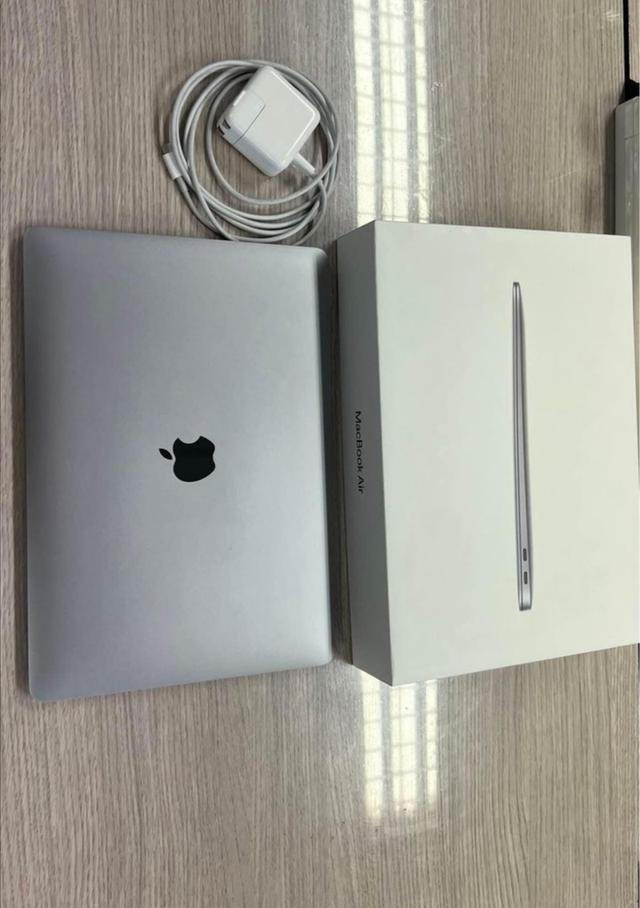 MacBook Air 2020 i5 8gb/512gb 4