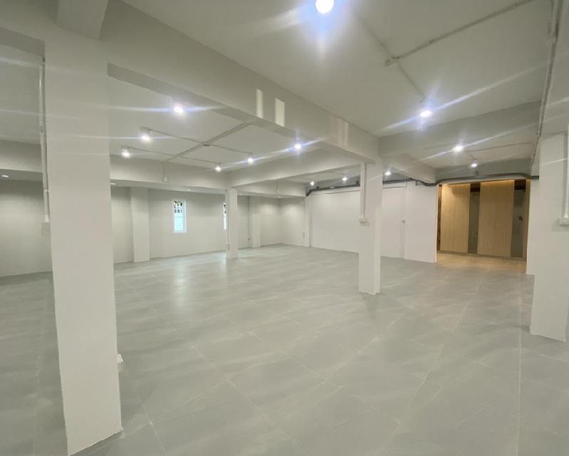 ให้เช่าอาคารสำนักงาน / Office / พื้นที่ ชั้น 1 เท่านั้น / ซอยปรีดีพนมยงค์ 14 สุขุมวิท 71 / อาคารพื้นที่ใช้สอย 500 ตารางเมตร 12