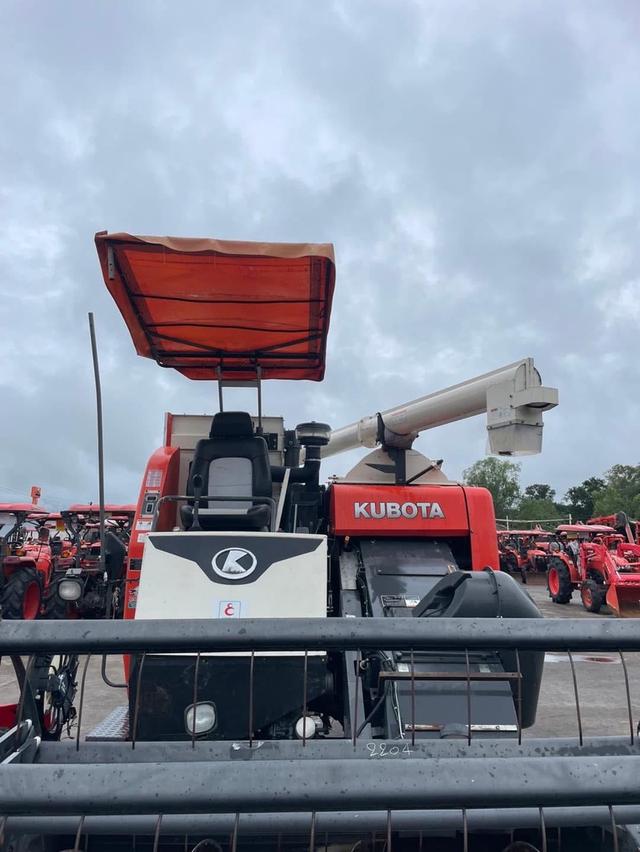 รถเกี่ยวข้าว Kubota DC93G Kis 4