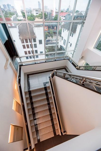 ให้เช่าอาคาร5ชั้นพร้อมลิฟต์ 1500 ตร.ม.ย่านทาวน์อินทาวน์ติดเลียบด่วน ถนนประดิษฐ์มนูธรรม ถนนศรีวรา 4