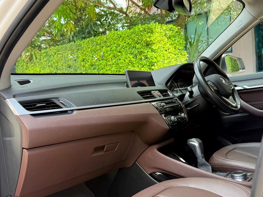 2018 BMW X1 F48  รถมือเดียวป้ายแดง รถวิ่งน้อยเพียง 70,000 กม  รถเข้าศูนย์ทุกระยะ รถไม่เคยมีอุบัติเหตุครับ รูปที่ 11