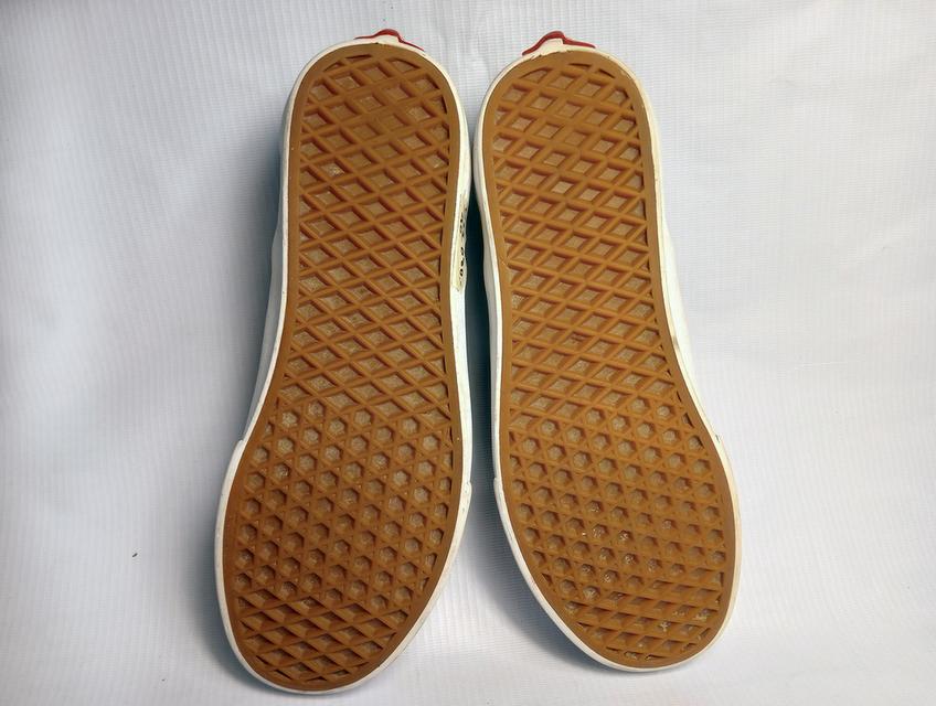 VANS ผ้าใบแบบสวม มือสอง สภาพเหมือนใหม่ จัดส่งฟรี! เก็บปลายทาง