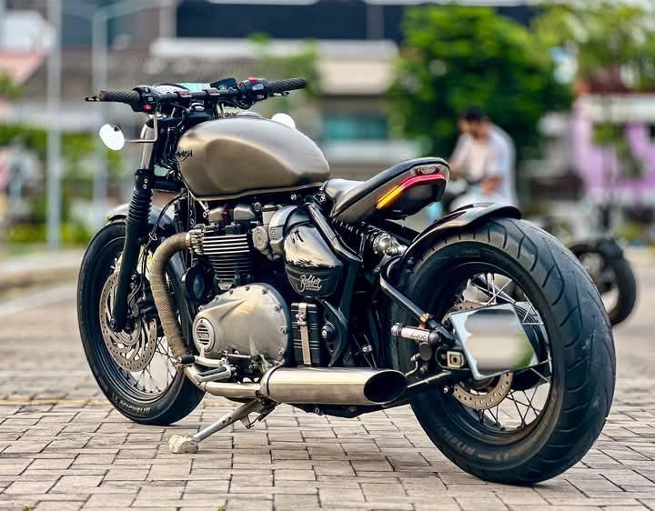 Triumph Bonneville Bobber สวยมาก 6