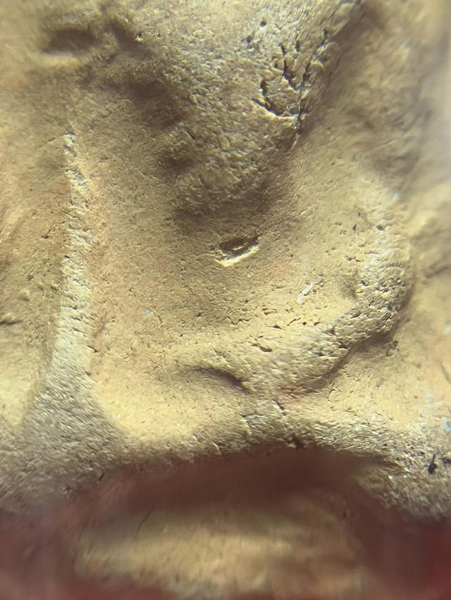 พระขุนแผนไข่ผ่าซีก หลังตอกโค๊ต พระสยามเทวาธราช หลวงพ่อเปลื้อง วัดใหม่สุวรรณภูมิ สุพรรณบุรี ปี2504 ผสมพระกรุเนื้อดินภายใน จ.สุพรรณบุรี รูปที่ 4