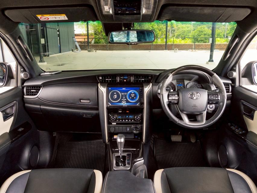 รหัสรถ 12AT9599 Toyota Fortuner 2.8 Legender Black Top 4WD | ปีจด : 2021 13