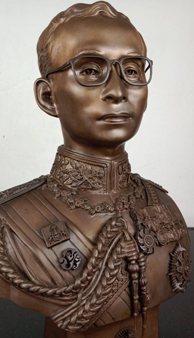 499.พระบรมรูปหล่อครึ่งพระองค์ในหลวงรัชกาลที่ 9 พระบาทสมเด็จพระปรมินทรมหาภูมิพลอดุลยเดช 9