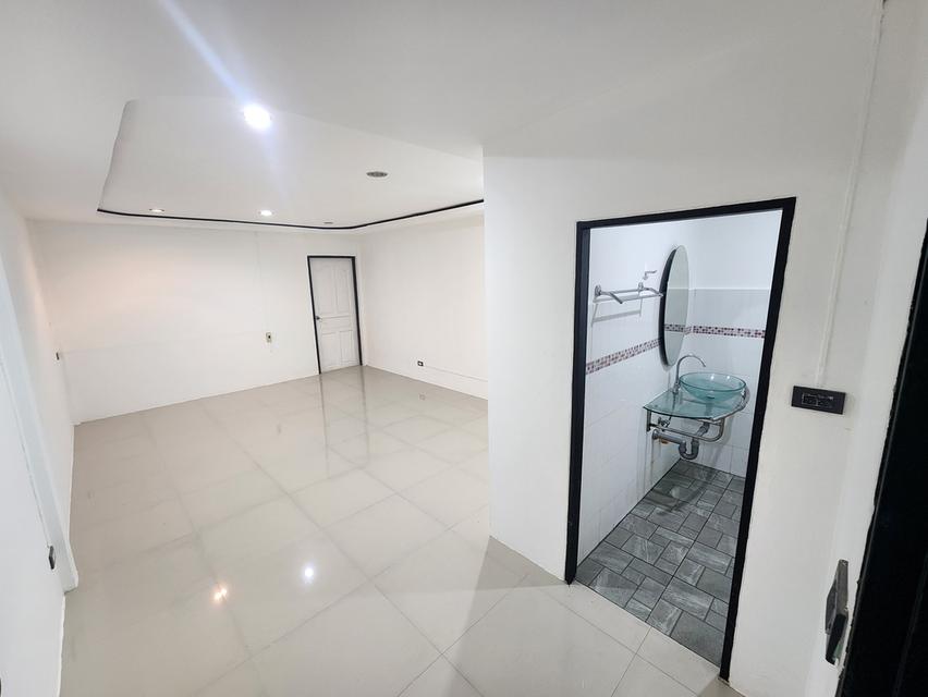 ขาย ทาวน์เฮ้าส์ 2 ชั้น หมู่บ้านพจนานันท์ ซอยนนทบุรี 20 7