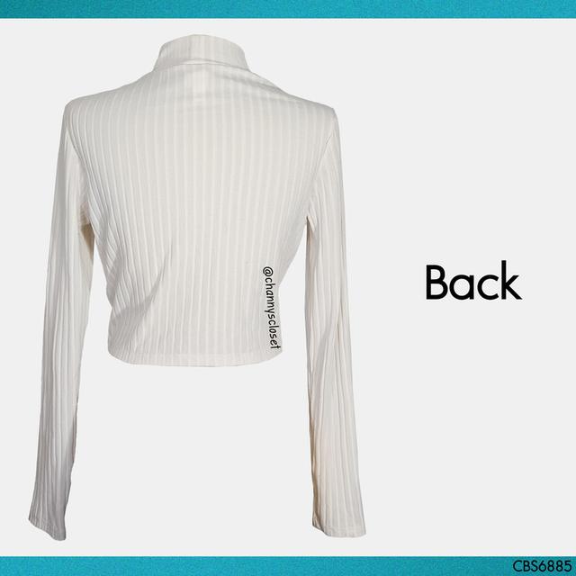 USED H&M - Ribbed Cream Crop Top | เสื้อครอปสีครีม เสื้อยืด แขนยาว คอปีน ผ้าร่อง ทรงใหญ่ สีพื้น สายฝอ แท้ มือสอง 3