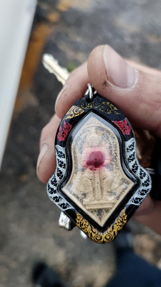 รุ่นแรกพระเเท้ หลวงพ่ออิฎฐ์ วัดจุฬามณี ปี 2545 มีเจิมแดง มีจาร หายาก