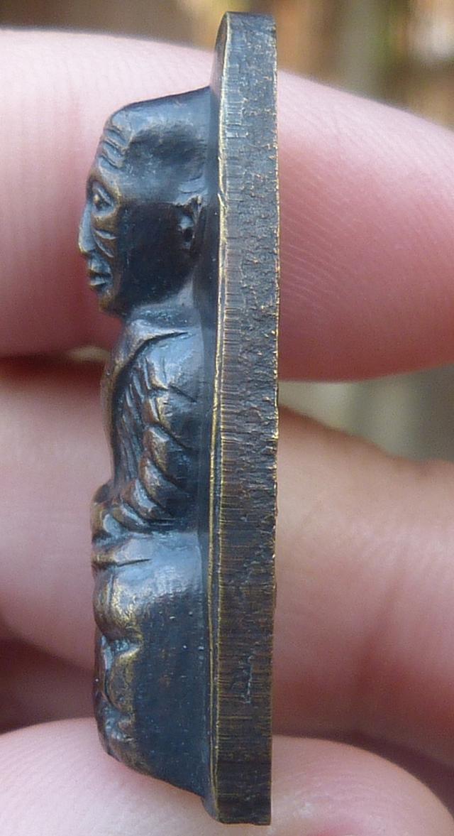 หลวงปู่ทวดพิมพ์ใหญ่หลังหนังสือ รูปที่ 3