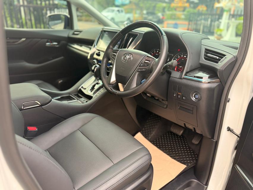 Toyota Alphard 2.5 SC Package ปี 2023 สีขาว 7