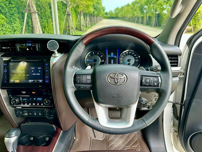 Toyota Fortuner 2.4 Top Sigma4 ดีเซล 4WD Auto ปี 2018 สีขาว เจ้าของดูแลอย่างดี สภาพป้ายแดง 13