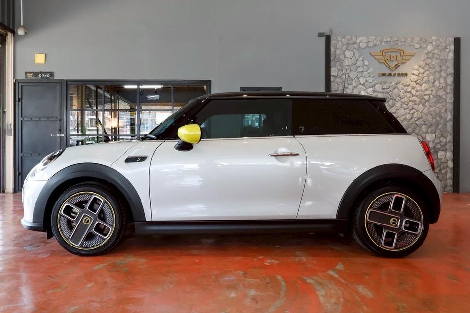 รหัสรถ MMA2200 MINI Cooper SE LCI ปี 2021 วิ่ง 23,XXX KM. สี White Silver มือเดียว