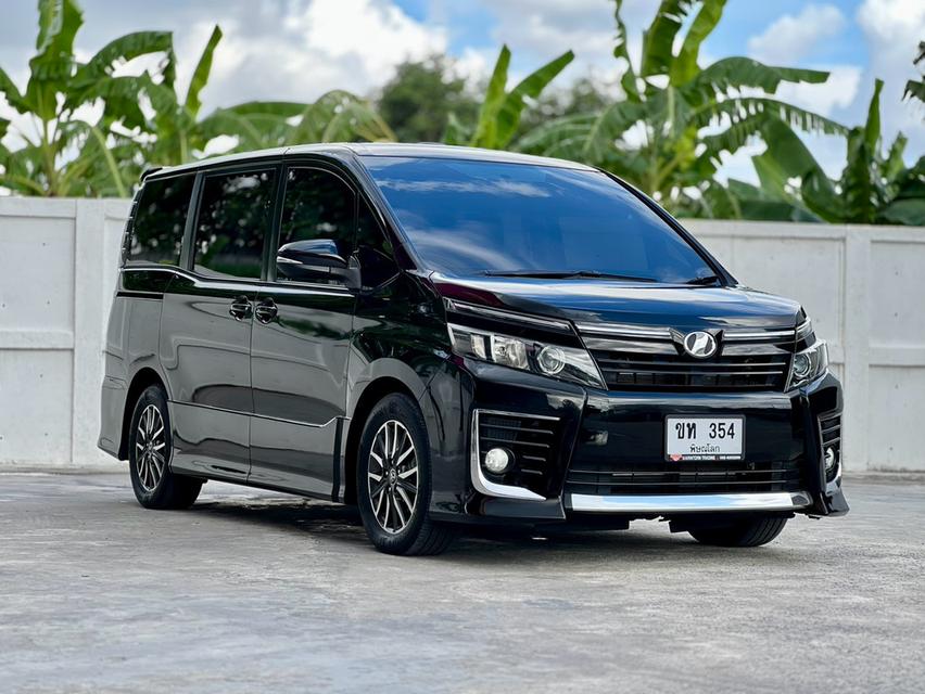 ปี 2014 TOYOTA VOXY, 2.0 ZS