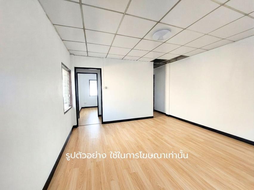 บ้านแฝด 2.79 ล้านบาท! ทำเลโคตรสะดวก ติดถนนติวานนท์ ใกล้ Central แจ้งวัฒนะ และ BTS สถานีปากเกร็ด! 9