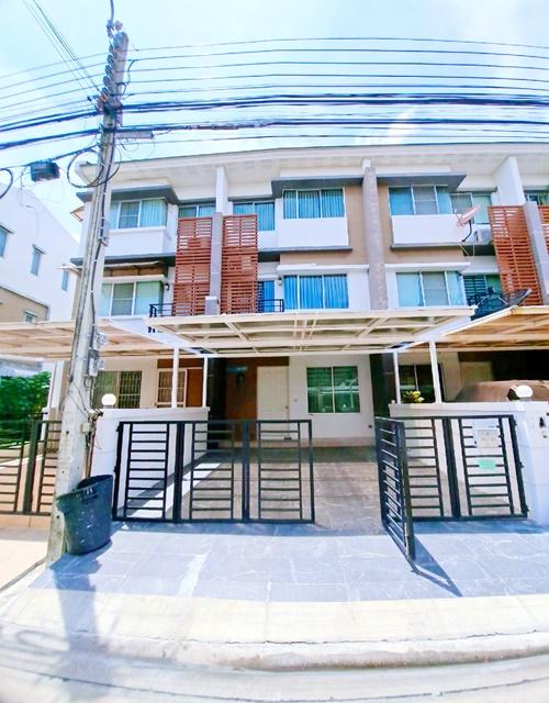 APLลาดกระบัง 1.4กม. ทาวน์โฮม 3 ชั้น 21ตร.วา.ถ.อ่อนนุช-ลาดกระบัง โรบินสัน ลาดกระบัง 1กม.241ตร.ม.สภาพดี เฟอร์ครบ 3 นอน 3 น 1