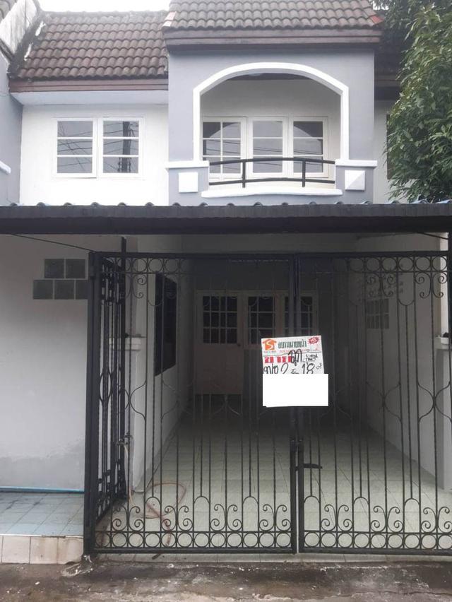 ขาย : ทาวน์เฮ้าส์ 2 ชั้น เนื้อที่ 18 ตรว.  หมู่บ้านเรือนสุข 2 ซ.11 ถ.รังสิต-นครนายก คลอง 9 