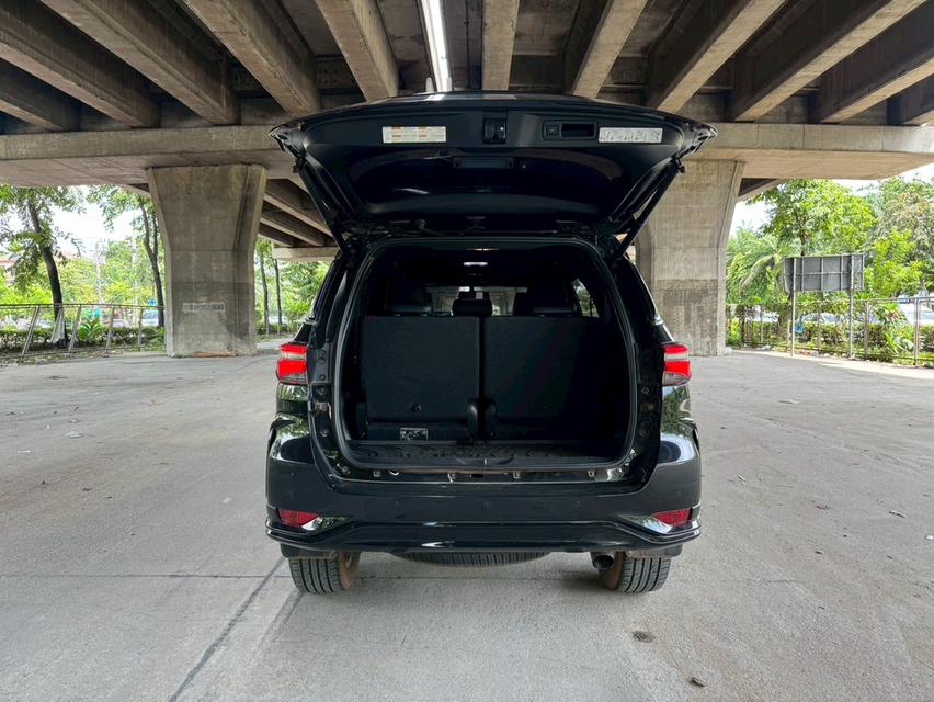 ขายรถ Toyota Fortuner Legender 2.4 2WD ปี 2022 สีดำ เกียร์ออโต้ 19