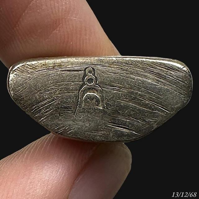 รูปหล่อ หลวงพ่อพรหม วัดช่องแค ก้นระฆัง 4