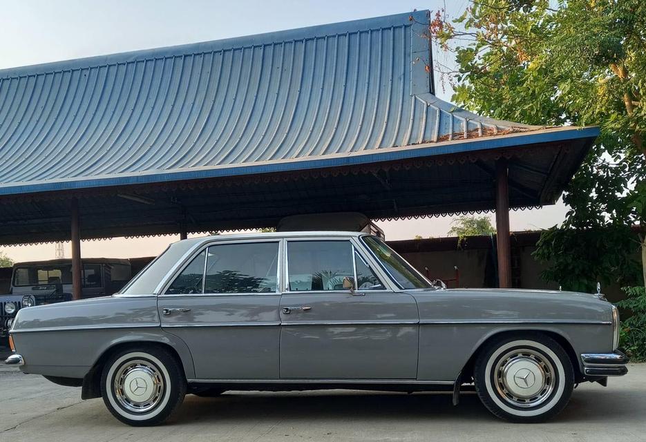 ขายรถ Benz-/8 -w114 รุ่นหน้าเล็ก กระจกหูช้าง พวงมาลัยงา 7