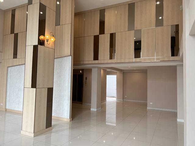 มีลิฟท์ในตัว Home Office ให้เช่าอาคาร 4.5 ชั้น 648 ตร.ม.อ่อนนุช-พัฒนาการ BTS สีเหลือง ศรีนุช 800 ม. 58ตร.ว. ระดับพรีเมีย 2