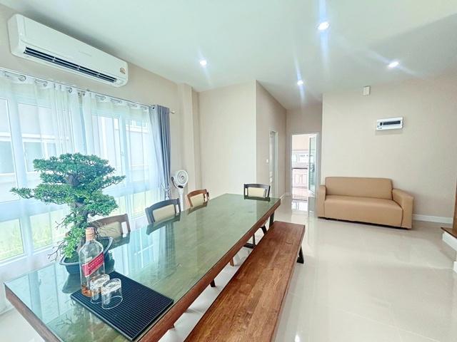 บ้านเดี่ยว 2ชั้น สระว่ายน้ำ 52ตร.วา 4นอน 3น้ำ อยู่วิทยา ใกล้ มเทคโนโลยีมหานคร 900 ม.บิ๊กซี หนองจอก2.23กม. แม็คโคร 5แอร์ 4