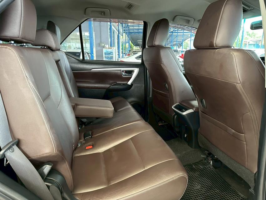รถบ้าน สภาพดี Fortuner 2.8V (2WD)  10