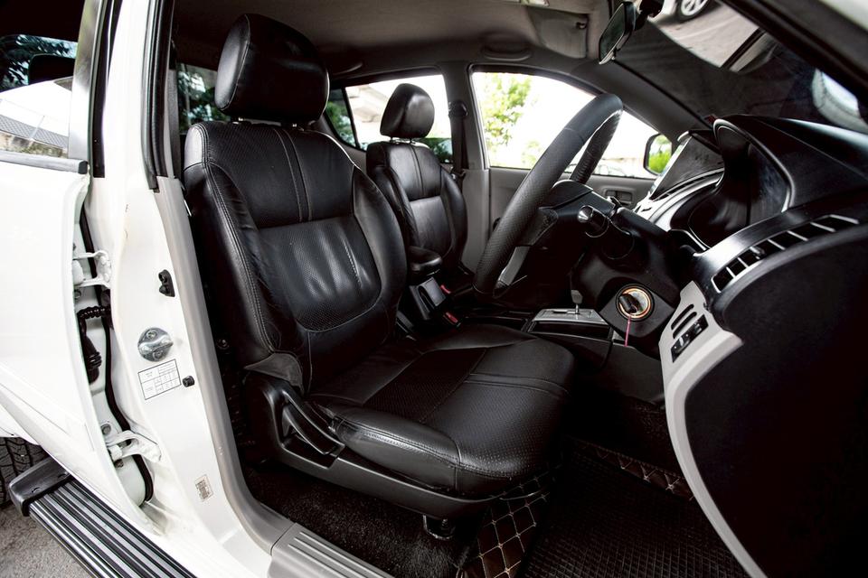 Mitsubishi Triton Plus Double Cab 2.5 Ddi Auto ปี 2012 สีขาว  11