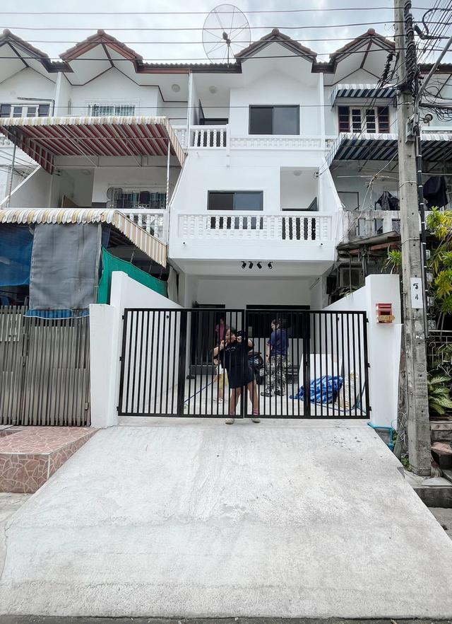 บ้านทาวเฮ้าส์ หมู่บ้านสินทวีสวนธน3 1