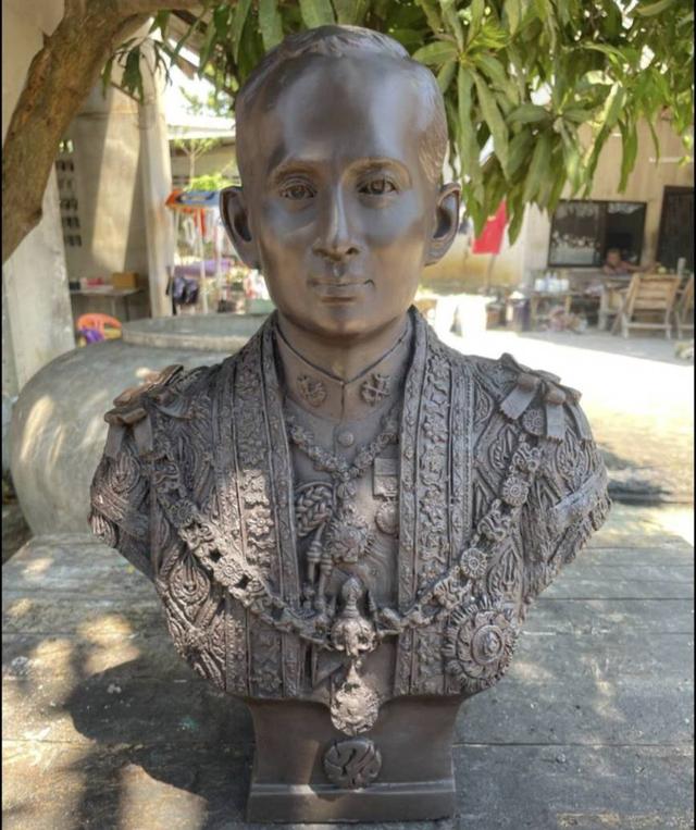 692.พระบรมรูปหล่อในหลวงรัชกาลที่ 9 พระบาทสมเด็จพระปรมินทรมหาภูมิพลอดุลยเดช