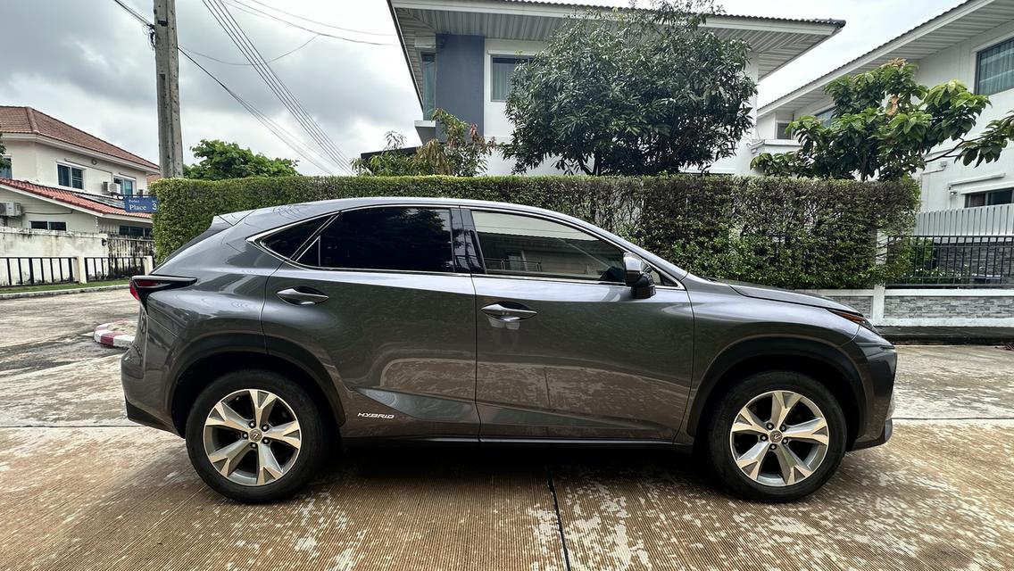 ขายรถ Lexus NX300H Grand Luxury สีเทา ราคา 700,000 6