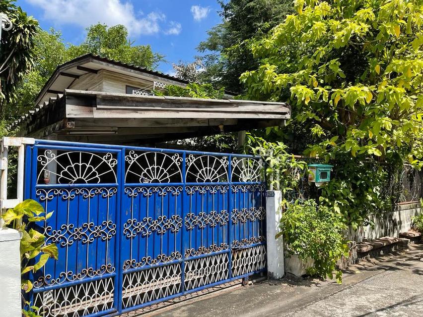 บ้านเดี่ยวทำเลดีมากๆ พระรามเก้าซอย 13 เนื้อที่ 50 ตารางวา เดินทางสะดวกเข้าออกได้จากถนนพระราม9 รัชดาภิเษก ใกล้รถไฟฟ้าศูนย์วัฒนธรรม เซ็นทรัลพระราม9 1